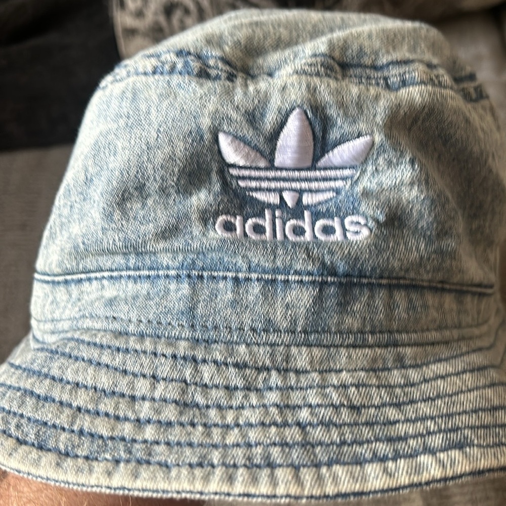 Adidas Jean bucket hat